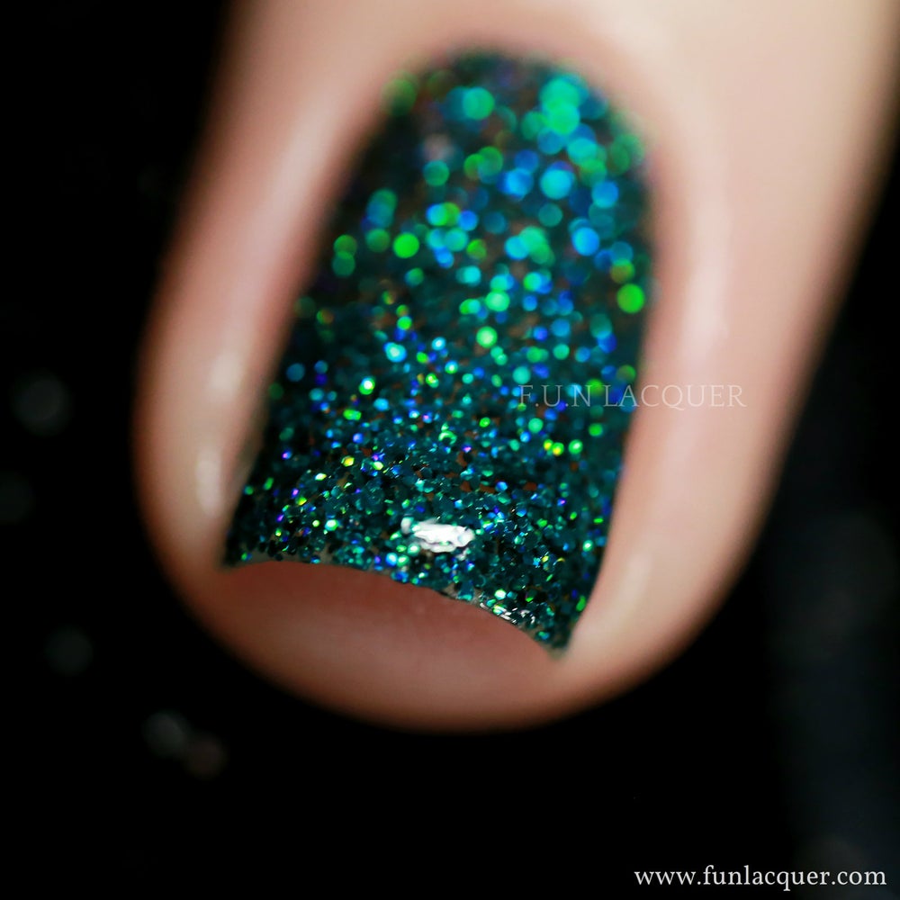Glittered Green Gloss Nails 2025: The Secret