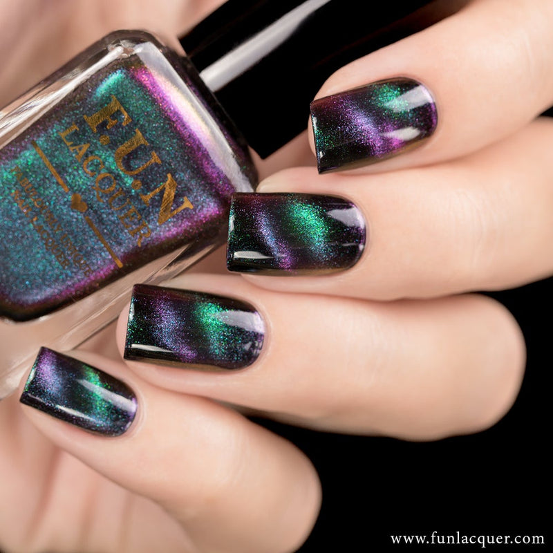 Thermal & Linear Holographic Nail Polish From Bow-Coldy – feenchlet